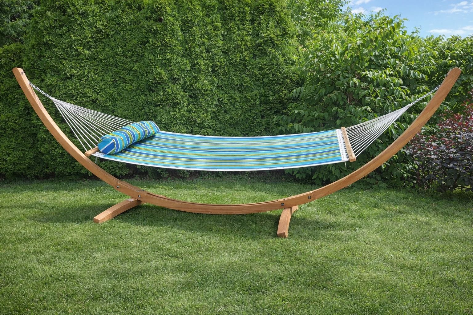 Hammock Universe Canada Premium Eucalyptus Wood Hammock Stand and Deluxe Quilted Hammock red 642135811931 E-HS+QHD-CAROLINA