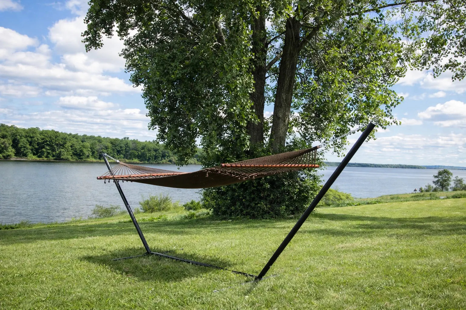 Hammock Universe Canada Deluxe Polyester Rope Hammock with 3-Beam Stand