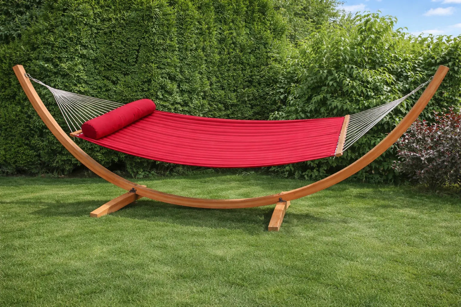 Hammock Universe Canada Premium Eucalyptus Wood Hammock Stand and Deluxe Olefin Quilted Hammock red 642135811986 E-HS+QDOLE-RED