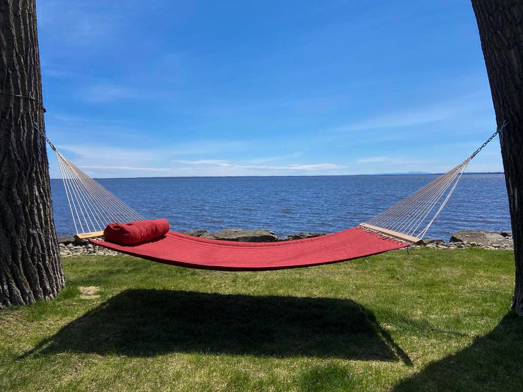 Hammock Universe Canada Olefin Double Quilted Hammock with Matching Pillow and Eco-Friendly Bamboo Stand