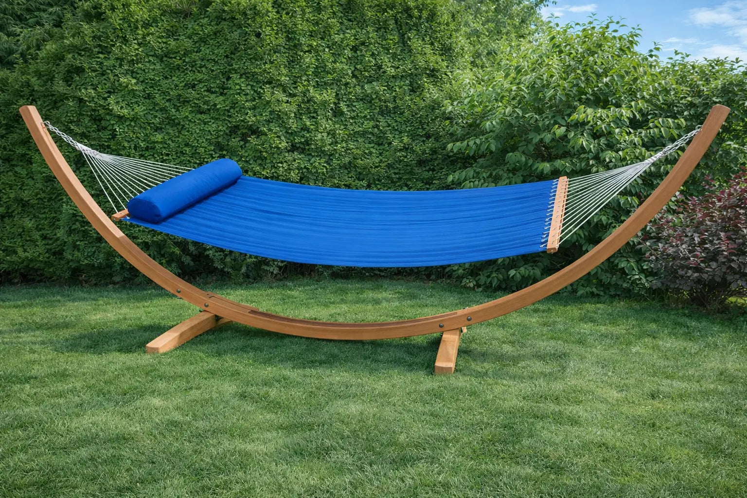 Hammock Universe Canada Premium Eucalyptus Wood Hammock Stand and Deluxe Olefin Quilted Hammock light-blue 642135811979 E-HS+QDOLE-LB