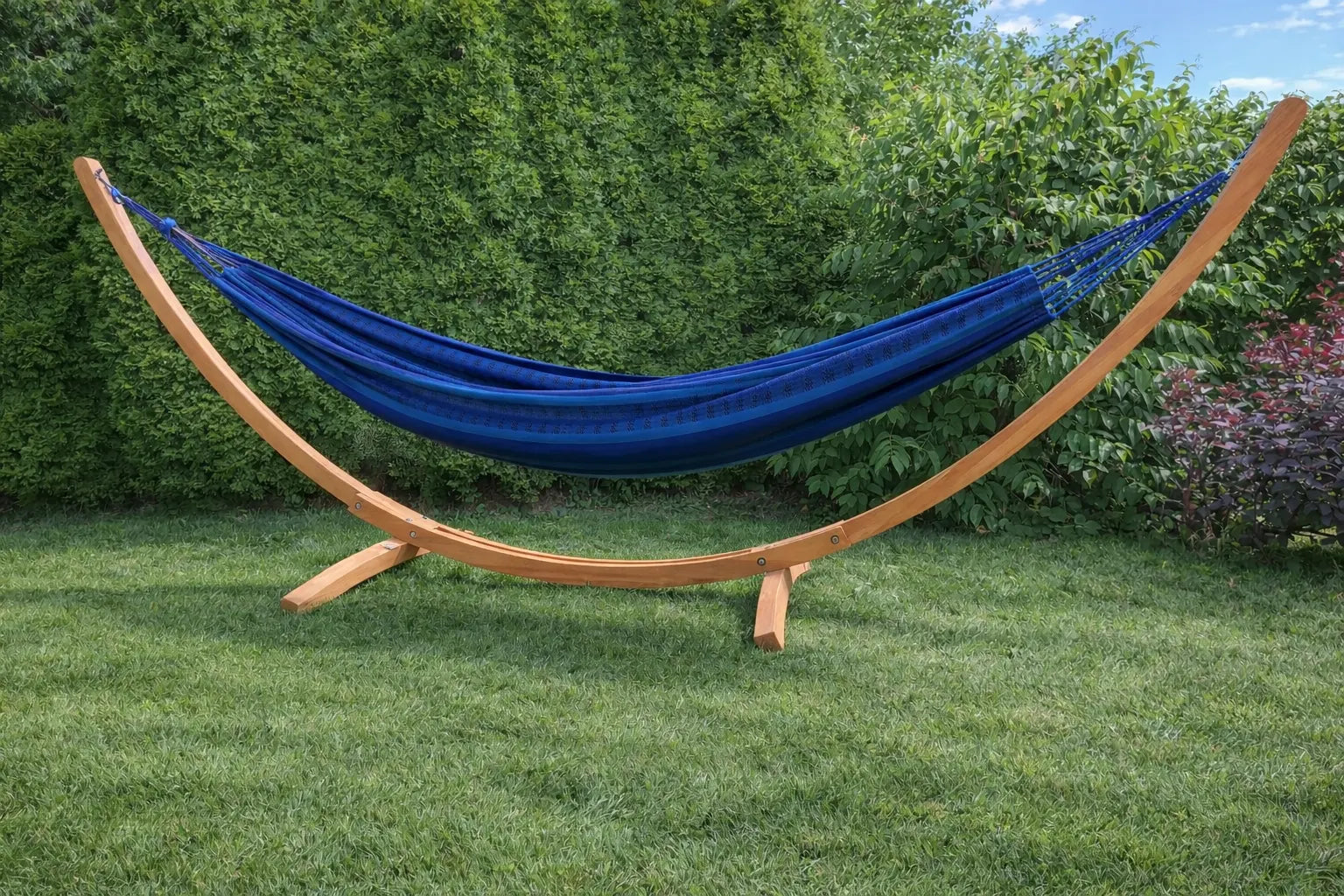 Hammock Universe Canada Premium Eucalyptus Wood Hammock Stand and Premium Brazilian Double Hammock cabo 642135812051 E-HS+20190