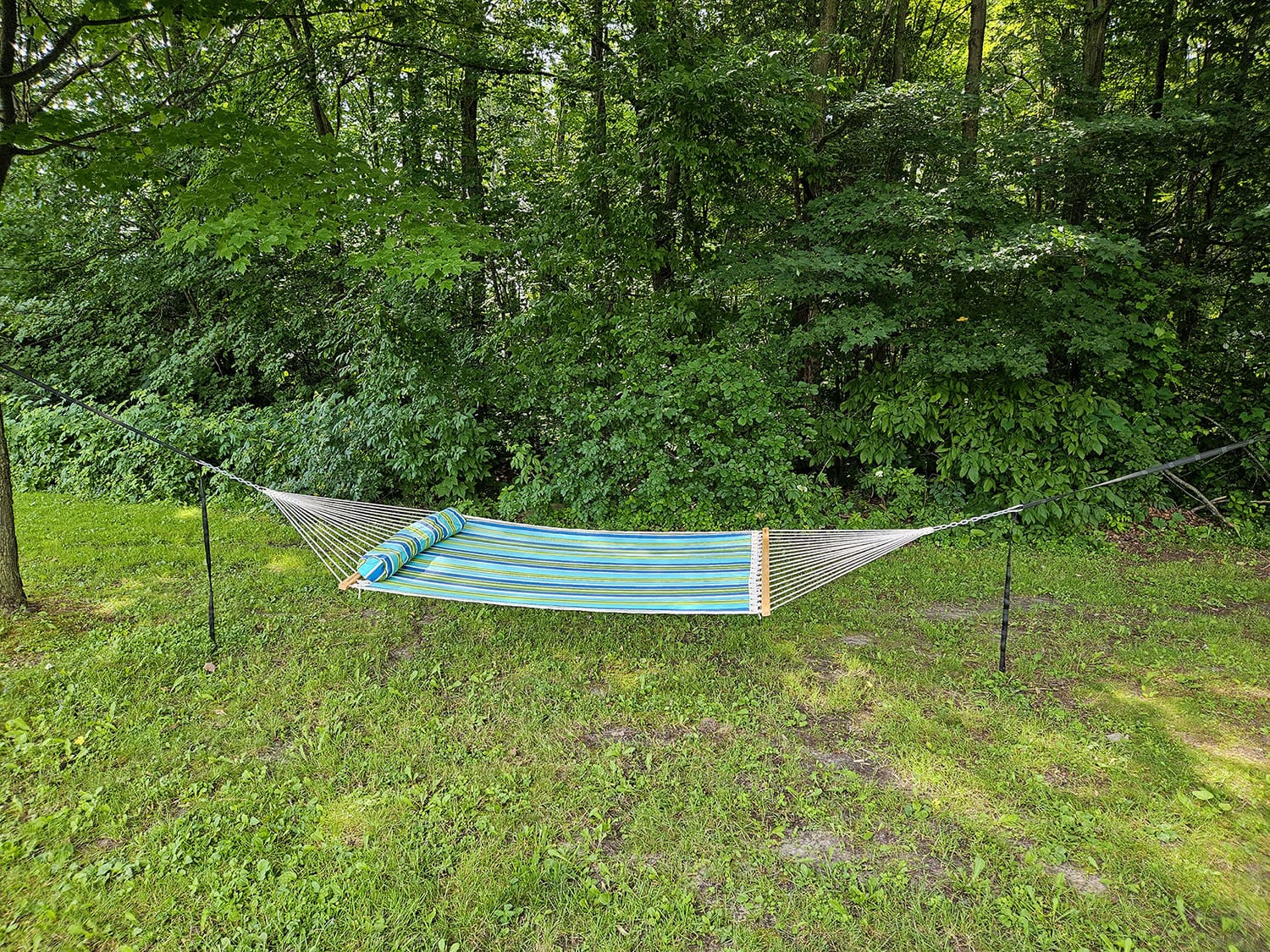 Hammock Universe Canada Deluxe Quilted Hammock with Bamboo Stand