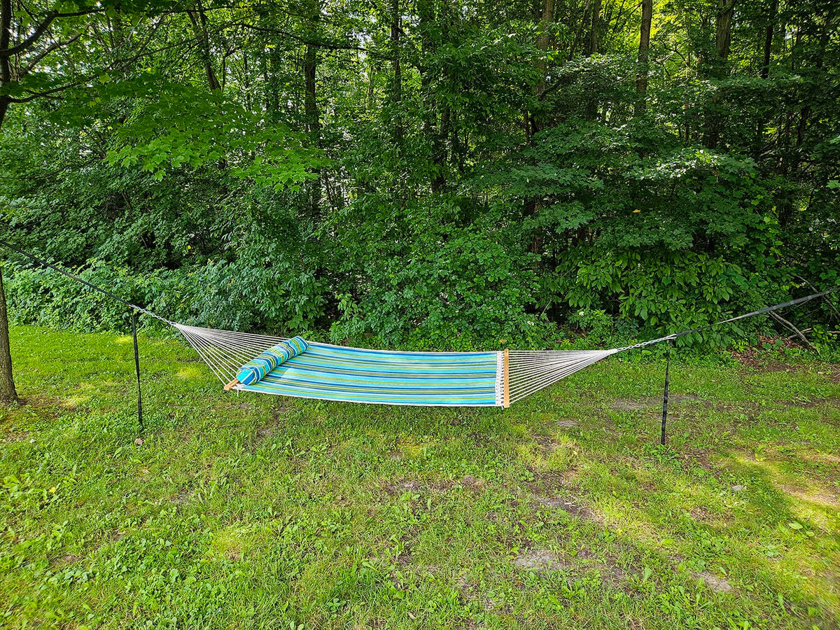 Hammock Universe Canada Deluxe Quilted Hammock with Bamboo Stand