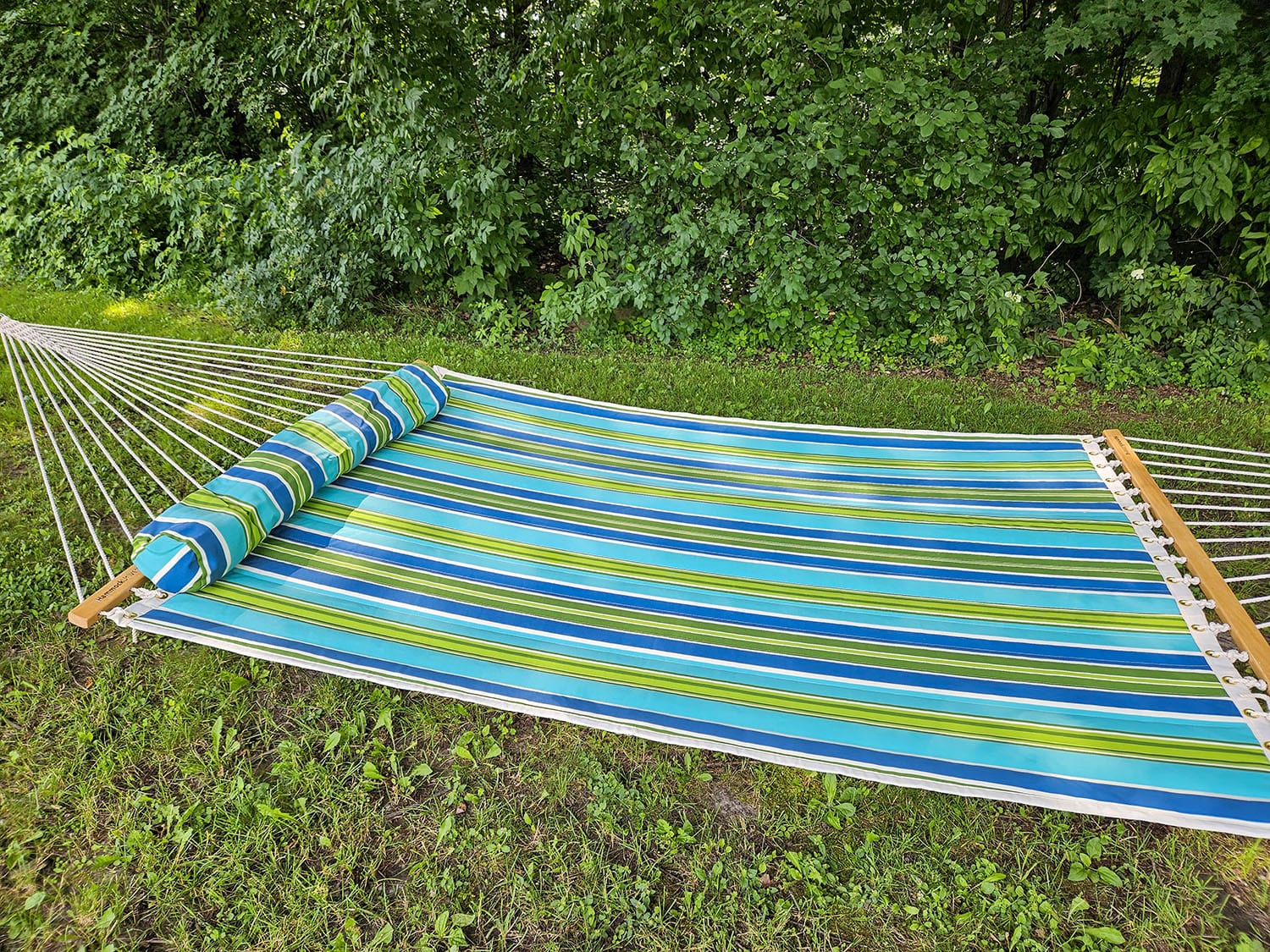 Hammock Universe Canada Deluxe Quilted Hammock with 3-Beam Stand