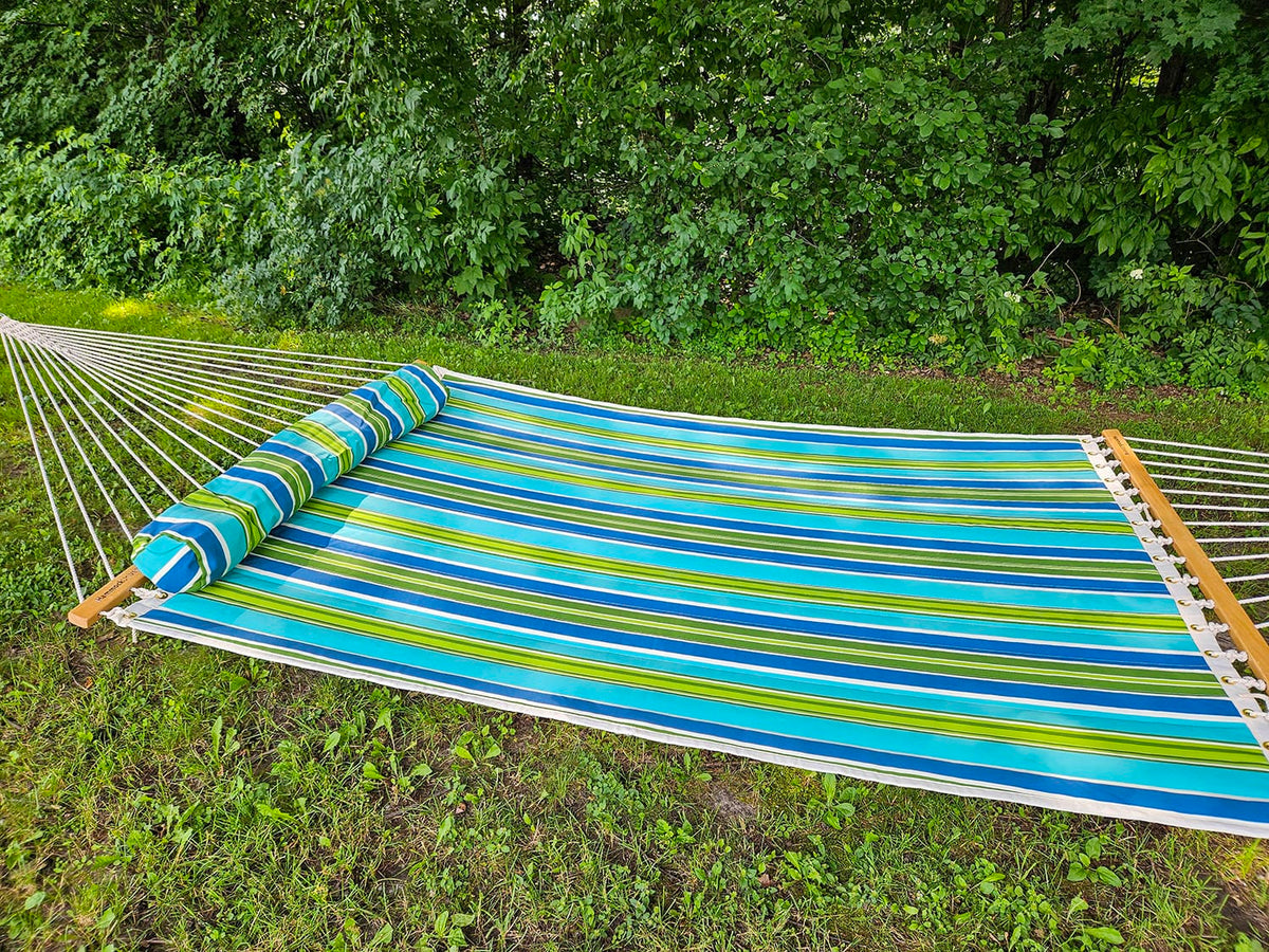 Hammock Universe Canada Deluxe Quilted Hammock with Bamboo Stand