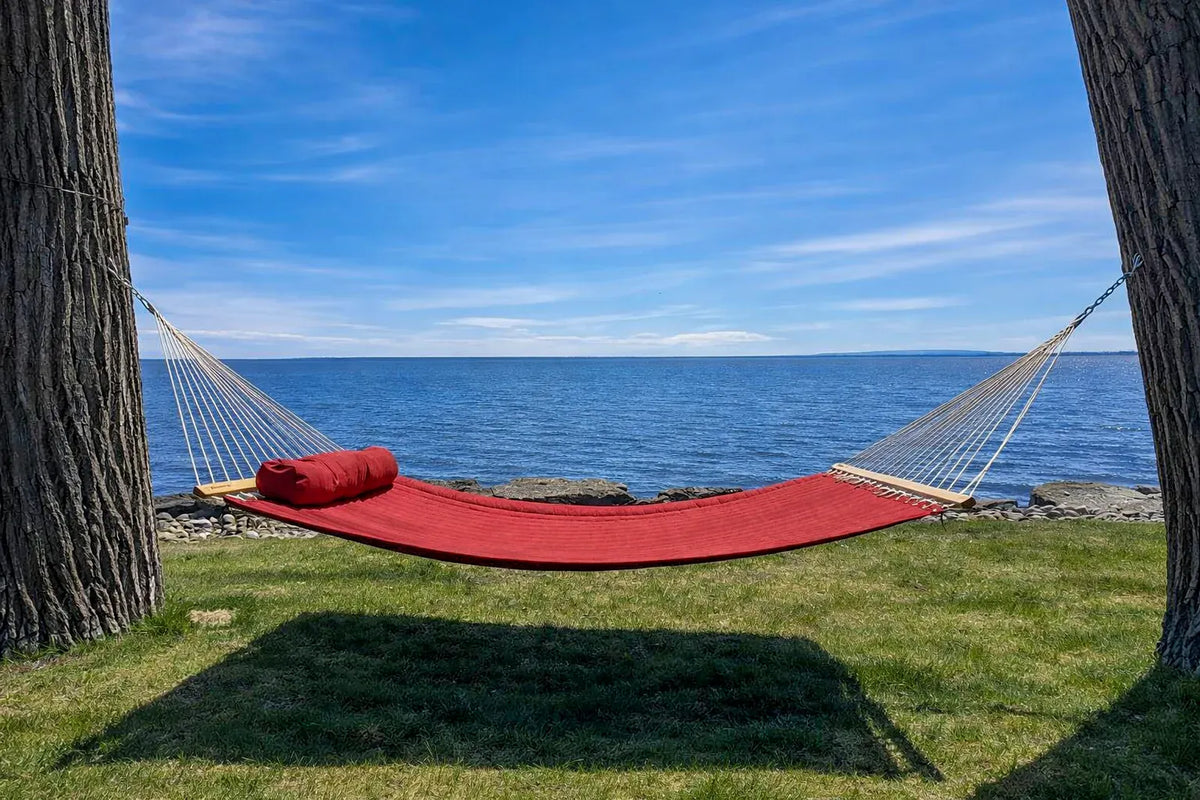 Hammock Universe Canada Olefin Double Quilted Hammock with Matching Pillow