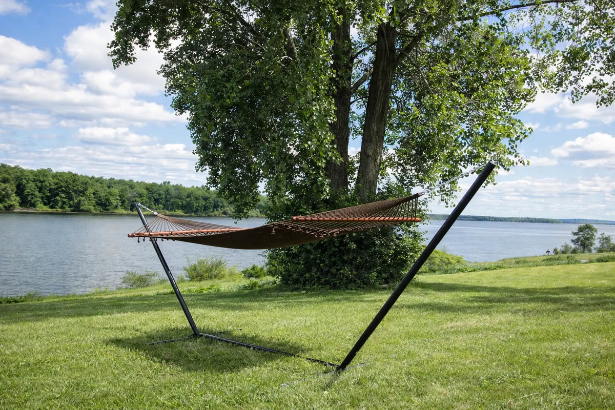 Hammock Universe Canada Deluxe Polyester Rope Hammock with 3-Beam Stand