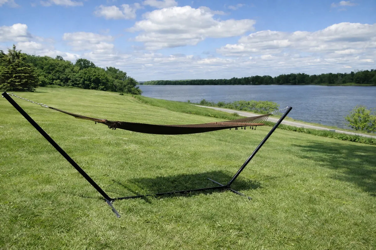 Hammock Universe Canada Deluxe Polyester Rope Hammock with 3-Beam Stand