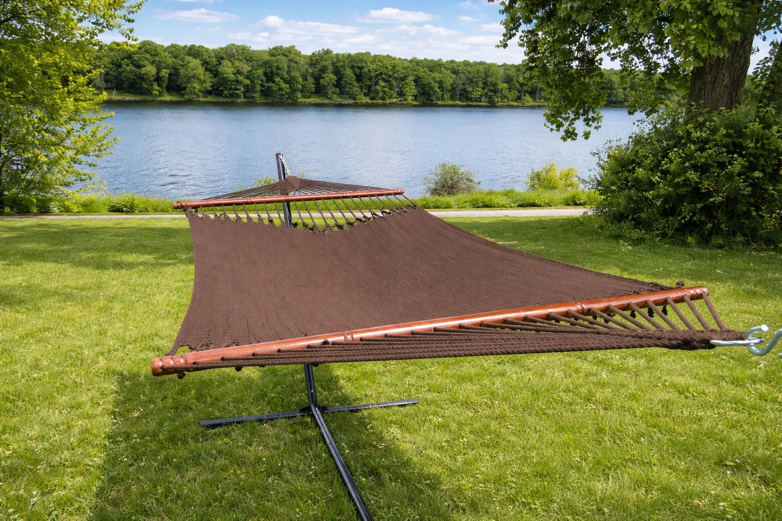 Hammock Universe Canada Deluxe Polyester Rope Hammock with 3-Beam Stand