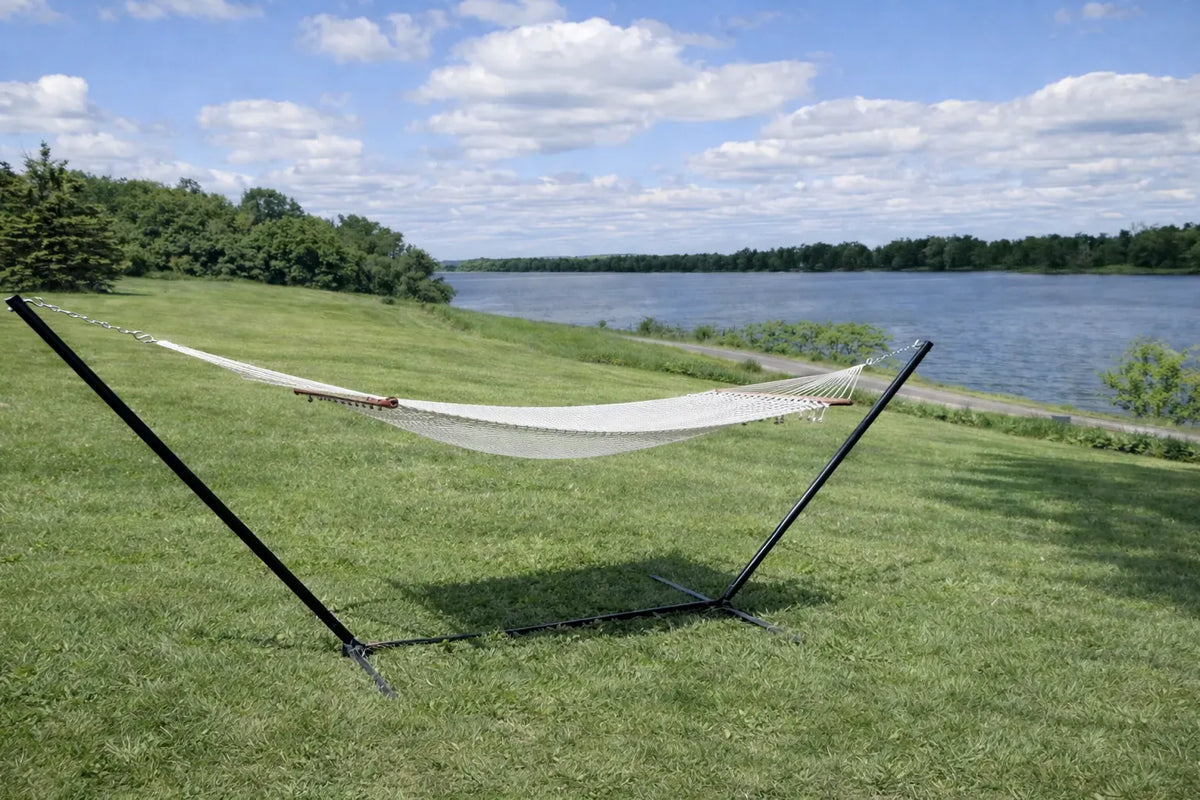 Hammock Universe Canada Deluxe Polyester Rope Hammock with 3-Beam Stand