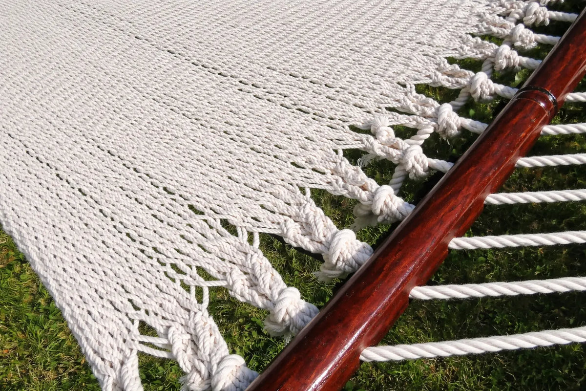 Hammock Universe Canada Deluxe Polyester Rope Hammock with 3-Beam Stand