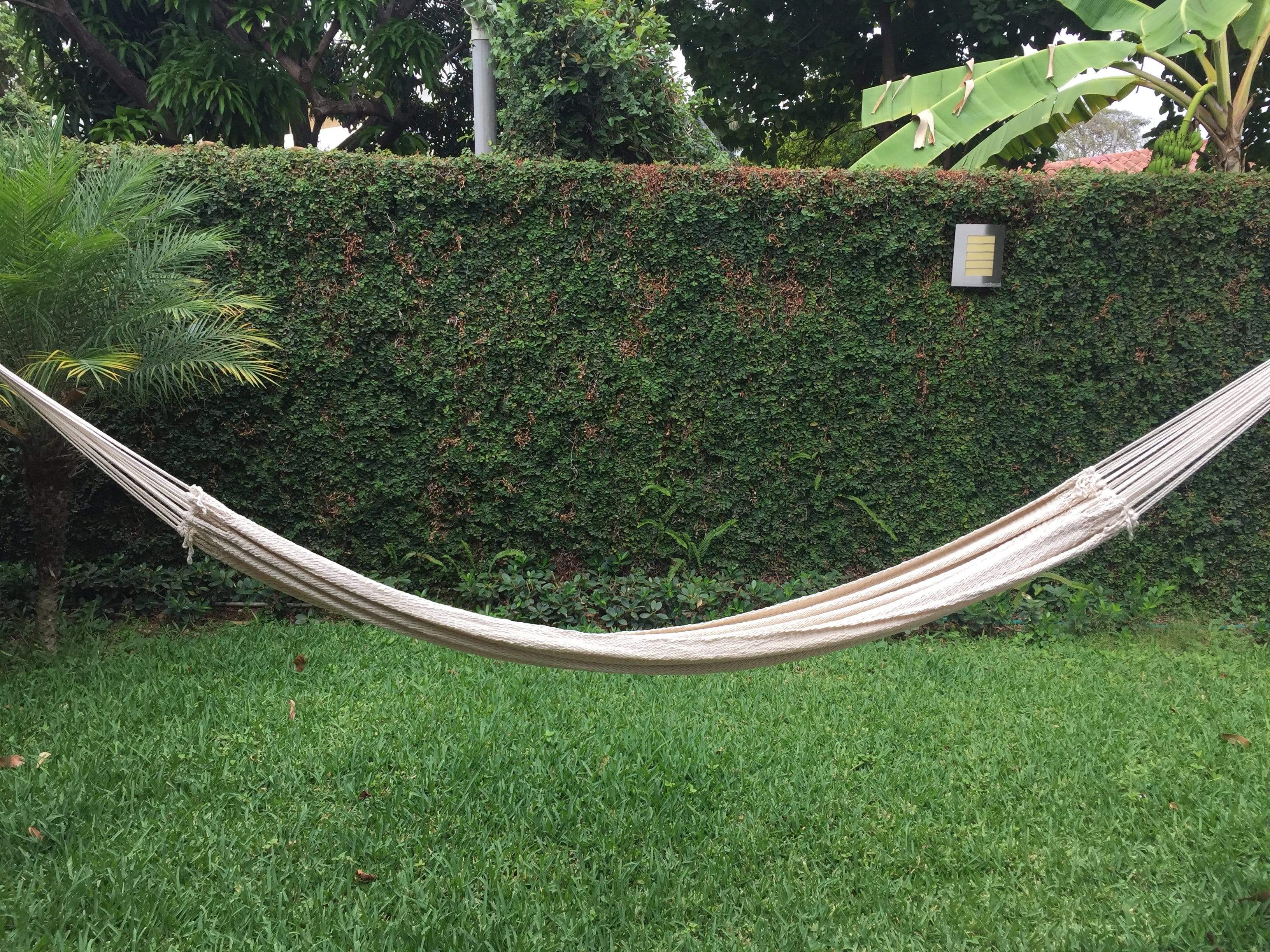 Hammock Universe Canada Nicaraguan Hammock with Eco-Friendly Bamboo Stand