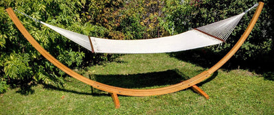 Hammock Universe Canada Deluxe Polyester Rope Hammock with Bamboo Stand