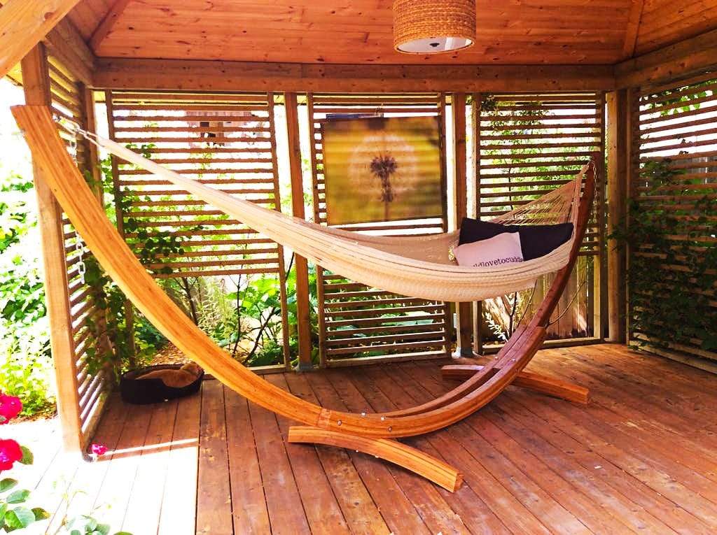 Hammock Universe Canada XL Thick Cord Mayan Hammock with Bamboo Stand